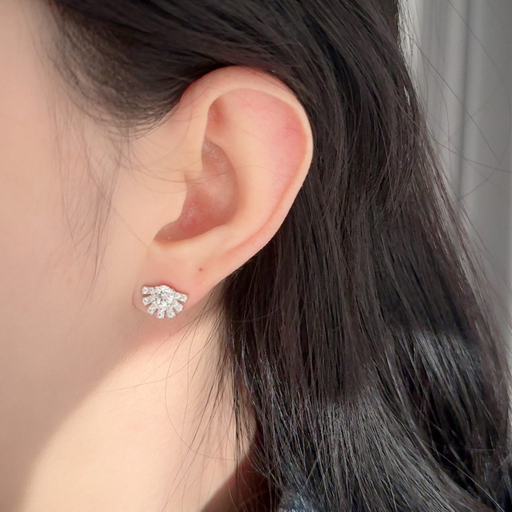 0.5ct Round Brilliant Fan Cluster Stud Earrings