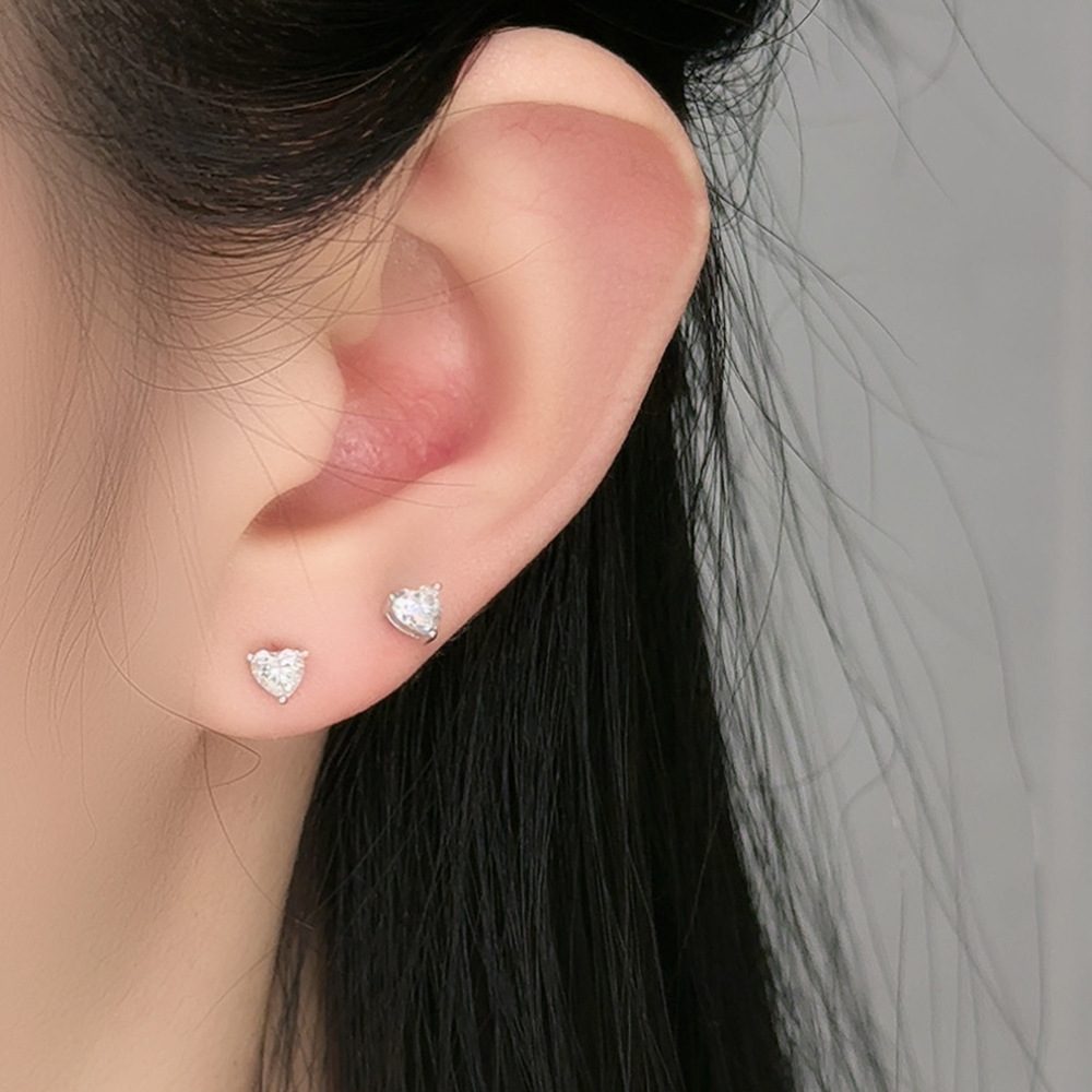 0.25ct Heart Three-Claw Solitaire Stud Earrings