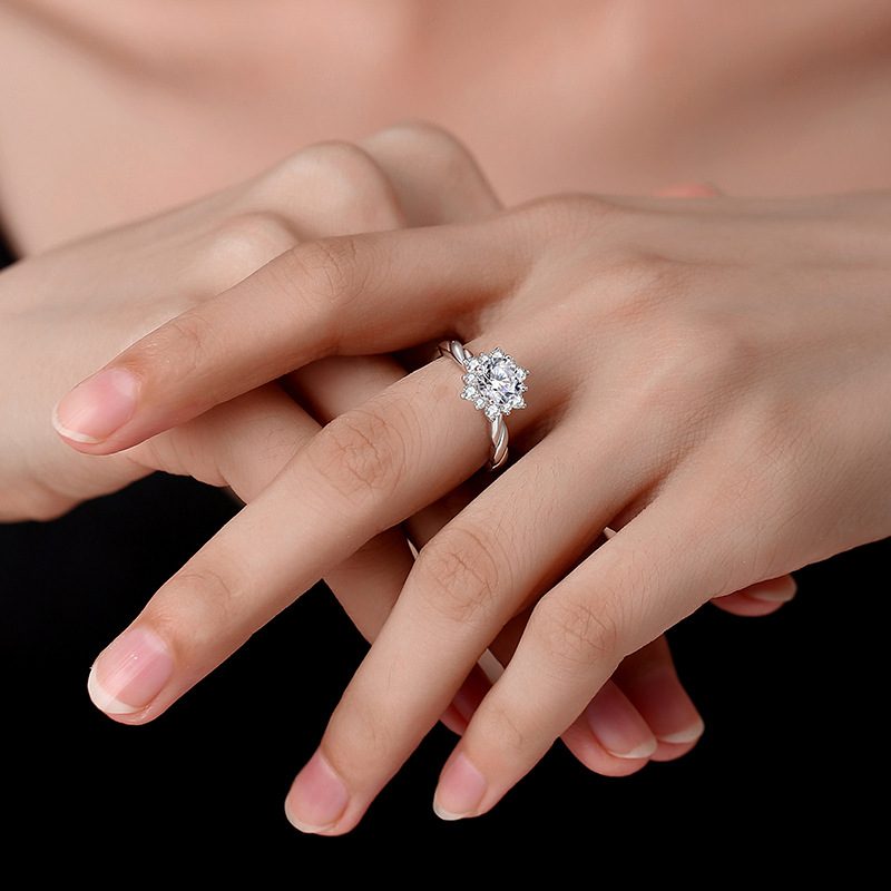 1ct Round Brilliant Floral Halo Ring, Twisted Band