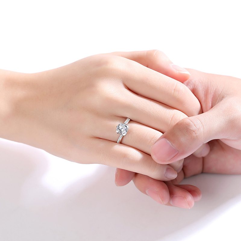 1ct Round Brilliant Solitaire Ring, Pavé Shoulders (16 accent stones)